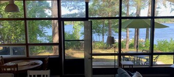 Newly renovated family cottage on Georgian Bay steps from Honey Harbour
