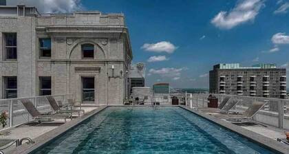 St Louis GEM! walk everywhere, Stadium, Dome, arch, 1- 4 blocks away.