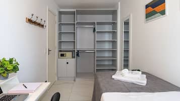 2 habitaciones, espacio para trabajar con laptop y wifi gratis