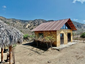 Exterior - Charming and quiet ocean view beach chalet (Manta)