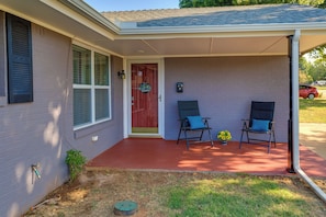 Exterior - Cozy Norman Home: 4 Mi to Oklahoma University! (Norman)