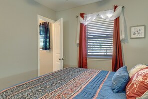 2 bedrooms, iron/ironing board, WiFi, bed sheets - Cozy Norman Home: 4 Mi to Oklahoma University! (Norman)