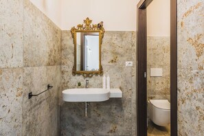 City Studio | Bathroom - Venuto Homes by Wonderful Italy (Catania)