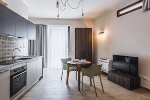 City Studio | Private kitchen | Full-size fridge, oven, stovetop, cookware/dishes/utensils - Venuto Homes by Wonderful Italy (Catania)