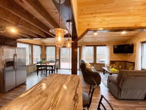 TV connectée, lecteur de DVD, livres