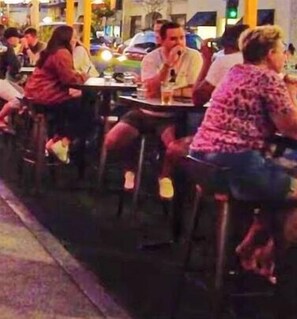 Outdoor dining - Shaggy Seahorse:Beach~Bay~2ndSt~Fast Wi-Fi+Pets OK (Long Beach)