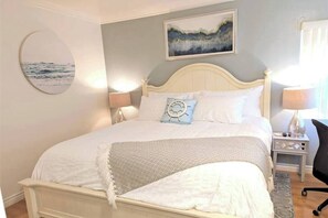 1 Schlafzimmer, Schreibtisch, Bügeleisen/Bügelbrett, Reisekinderbett