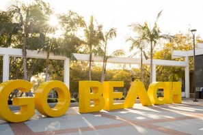 Property grounds - Shaggy Seahorse:Beach~Bay~2ndSt~Fast Wi-Fi+Pets OK (Long Beach)