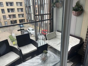 Property grounds - Immaculate 2-bed Apartment in Romford (Romford)