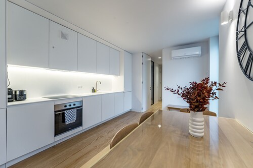 Nomad's Lux - 2BDR Almada Private Porto