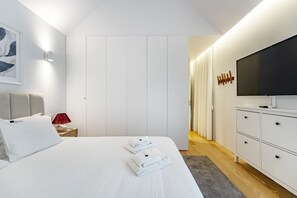 2 bedrooms, iron/ironing board, free WiFi, bed sheets - Nomad's Lux - 2BDR Almada Private Porto (Porto)