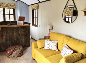 Cottage | Lobby - Cedar Shepherds Lodge (Dartmouth)