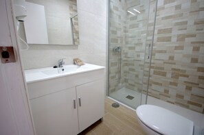 Shower, hair dryer, towels - 135 Livingtarifa Luna (Tarifa)