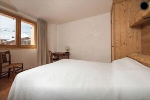 3 slaapkamers, een strijkplank/strijkijzer, gratis wifi, beddengoed