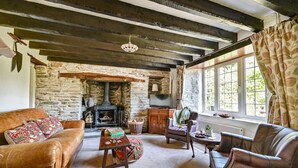 Unclassified image, 2 of 10, button - Farmhouse Cottage (Looe)