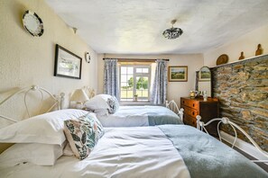 3 soverom, strykejern/-brett og sengetøy