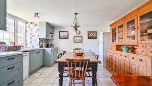 Unclassified image, 4 of 10, button - Farmhouse Cottage (Looe)