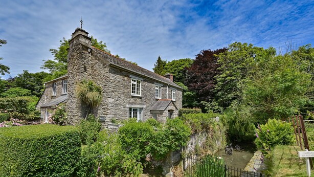 Unclassified image, 1 of 10, button - Farmhouse Cottage (Looe)
