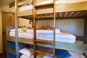 Cottage | 1 bedroom, iron/ironing board, bed sheets - Pheasant Treehouse (Dartmouth)