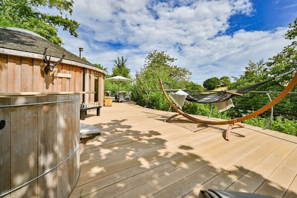 Cottage | Terrace/patio - Pheasant Treehouse (Dartmouth)