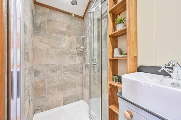 Shower - The Shepherds Hut (Looe)