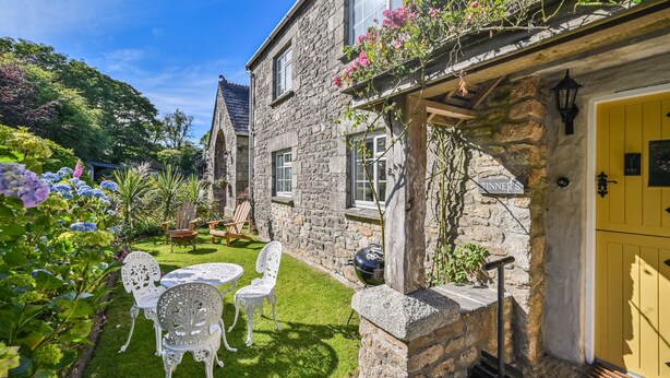 Unclassified image, 1 of 9, button - Tinner's Cottage (Looe)