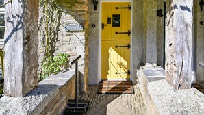 Unclassified image, 2 of 9, button - Tinner's Cottage (Looe)