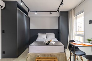 Apartment | 1 bedroom, in-room safe, blackout curtains, iron/ironing board - Estúdio Moderno com AC e Rooftop (São Paulo)