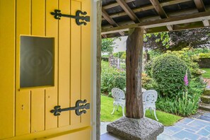 Property grounds - Miller's Cottage (Looe)
