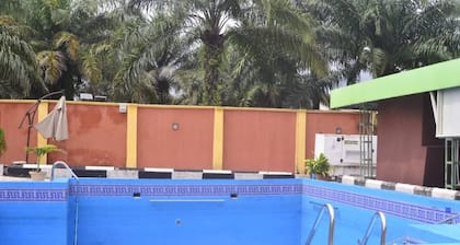 Mary queen hotels and suites