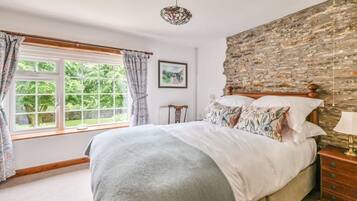 1 bedroom, iron/ironing board, bed sheets