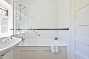 Shower, hair dryer - Gamekeeper's Cottage (Looe)