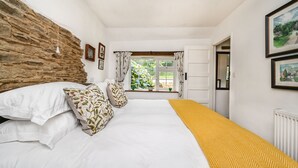Unclassified image, 5 of 11, button - Mariner's Cottage (Looe)