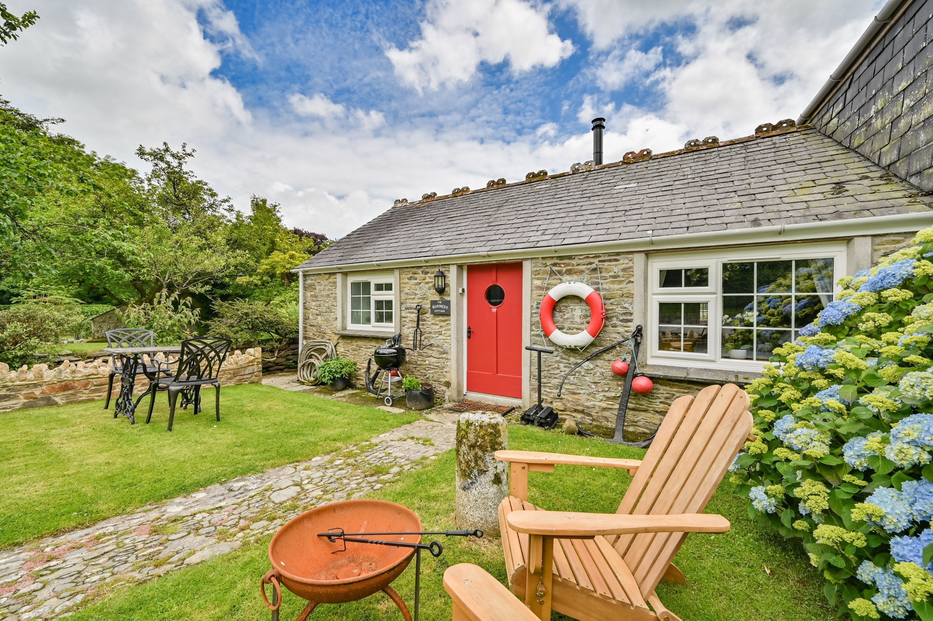 المنطقة المحيطة بالمنشأة