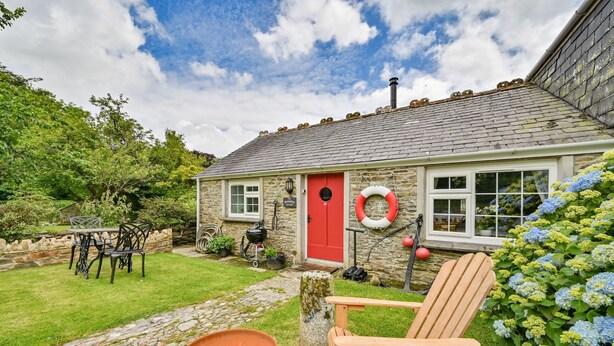 Unclassified image, 1 of 11, button - Mariner's Cottage (Looe)