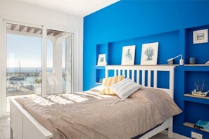 2 bedrooms, in-room safe, desk, iron/ironing board