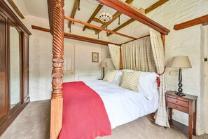 3 bedrooms, bed sheets