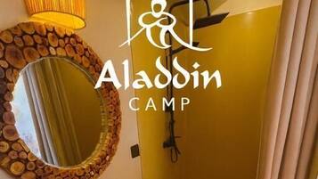 Handtücher, Seife, Shampoo, Toilettenpapier