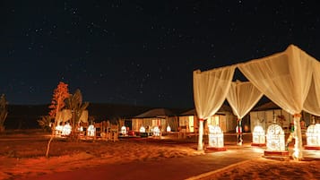 Royal tent, 2 slaapkamers, uitzicht op vallei, uitzicht op gebergte | Terras