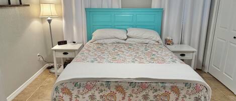 1 chambre, fer et planche à repasser, lit parapluie, Wi-Fi