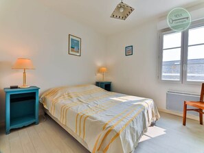 2 bedrooms, iron/ironing board