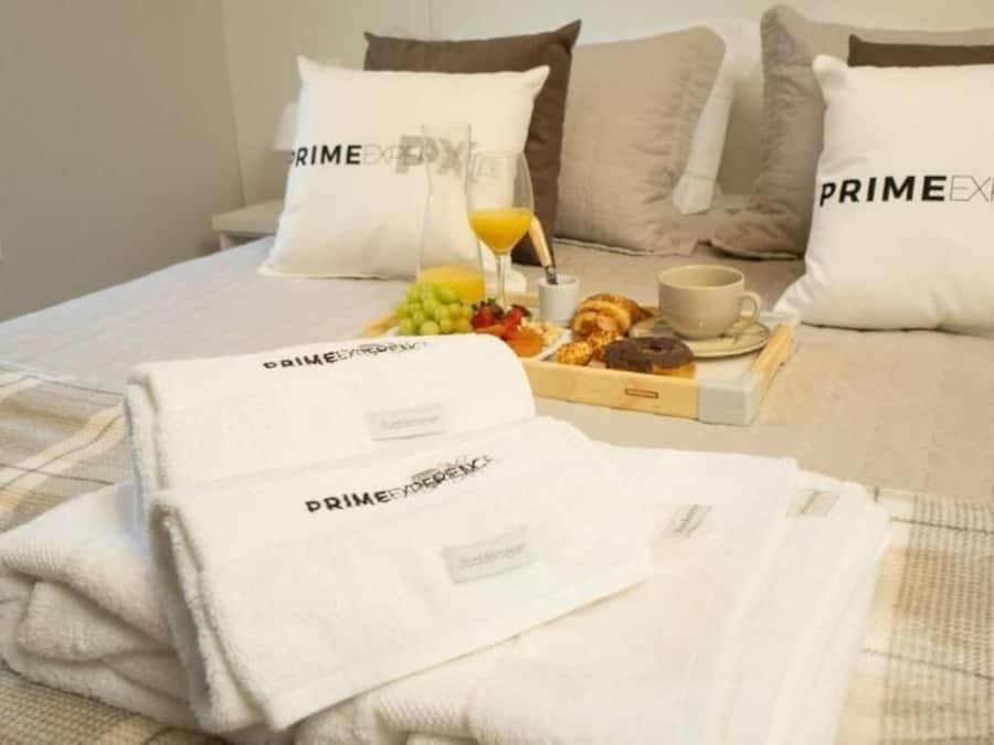 City Apartment | 1 bedroom, Egyptian cotton sheets, premium bedding, free WiFi