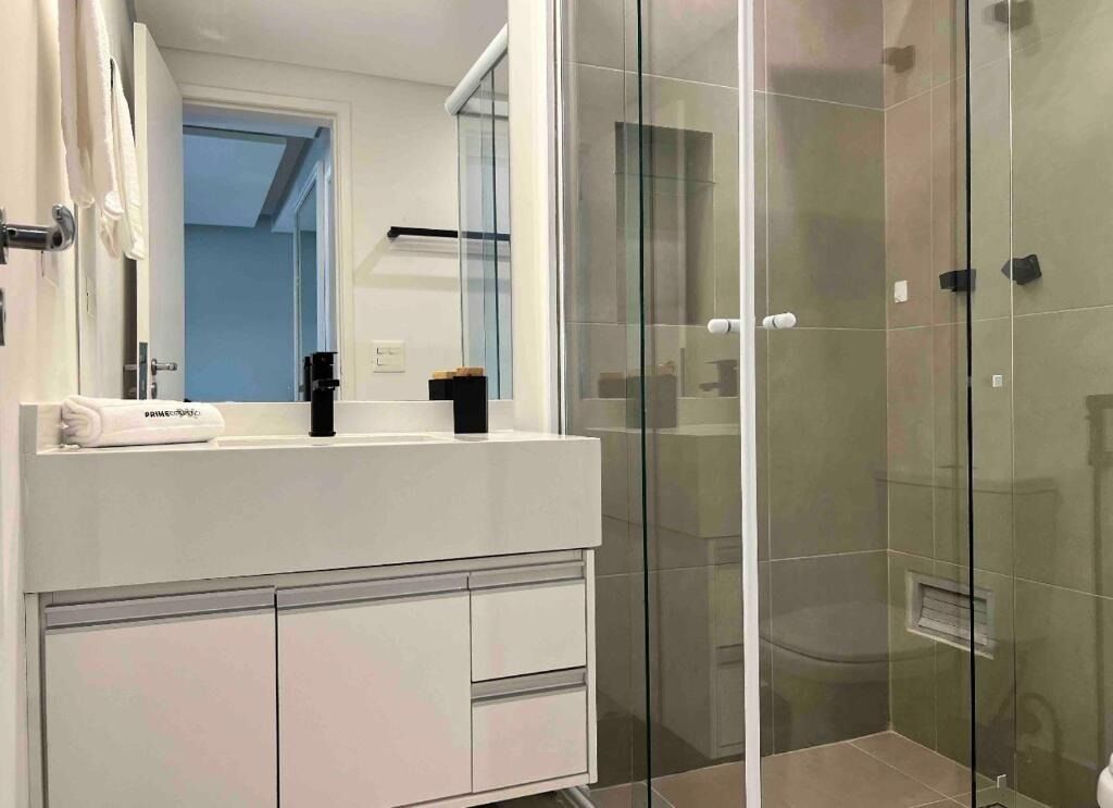 City Apartment | Bathroom | Shower, towels