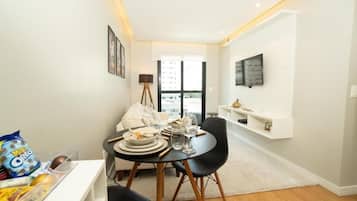 City Apartment | 1 bedroom, Egyptian cotton sheets, premium bedding, free WiFi