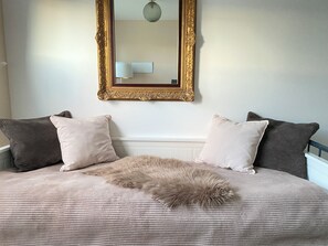 2 chambres, fer et planche à repasser, lit parapluie, Wi-Fi gratuit