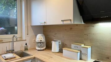 Kühlschrank, Ofen, Herdplatte, Geschirrspüler