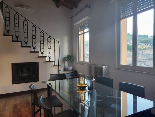 Dining - Chic beach apartment.
(Porto San Giorgio)