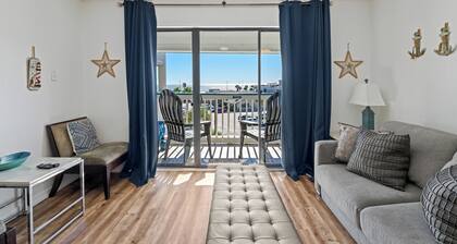 Beach Front TOP FLOOR! Ocean Views!POOL