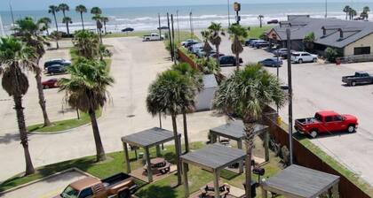 Beach Front TOP FLOOR! Ocean Views!POOL