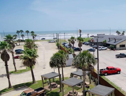 Beach Front TOP FLOOR! Ocean Views!POOL
